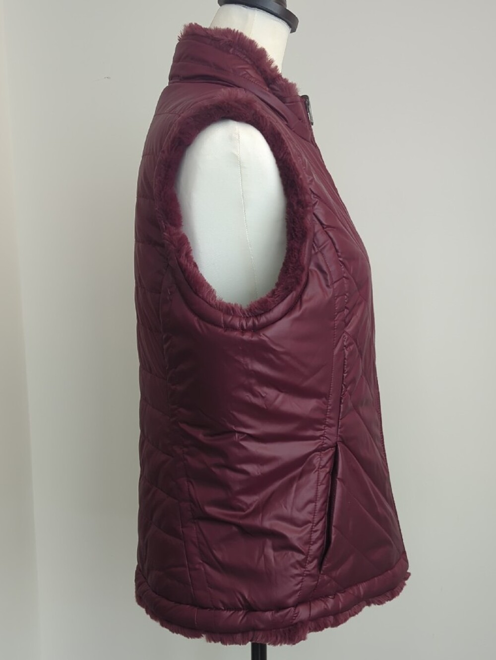 NWOT Nicole Miller Reversible Faux Fur Quilted Puffer Vest Wine Burgundy LARGE - Picture 5 of 8